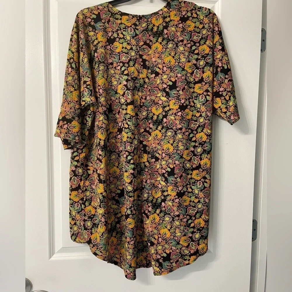 Lularoe Lindsay Kimono Size Small LIKE NEW - Picture 2 of 5